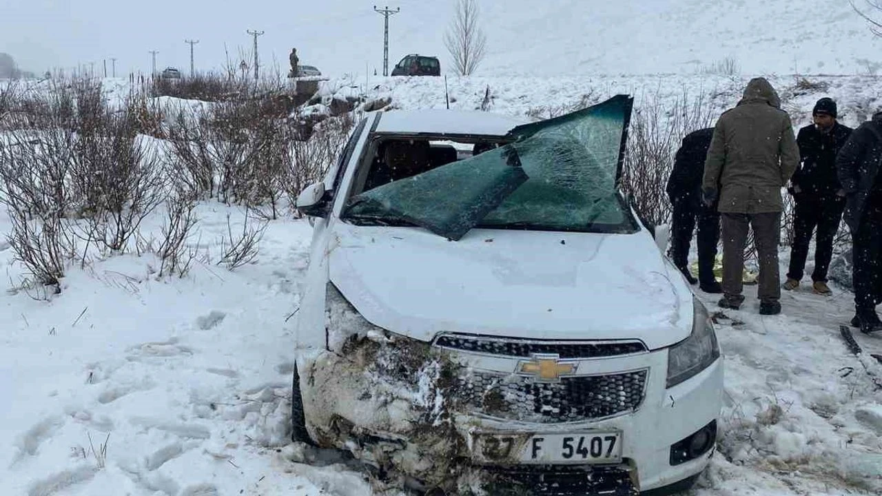 Tatvan’da Trafik Kazası: 4 Yaralı