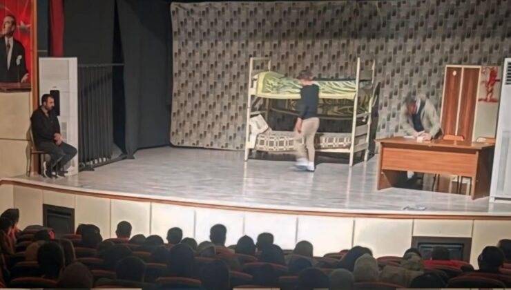 Hizan’da “Bir İshak’sın Bir Cemil” Tiyatro Oyunu Büyük Beğeni Topladı