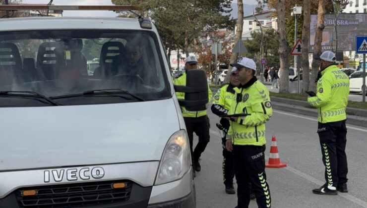 Tatvan’da Kış Lastiği Denetimi Yapıldı