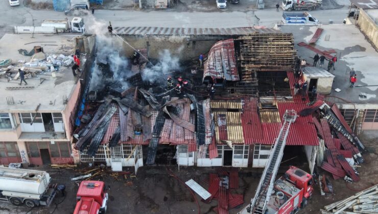 TOMA ve Belediyeler Seferber Oldu: Tatvan Sanayi Sitesindeki Yangın Korkuttu
