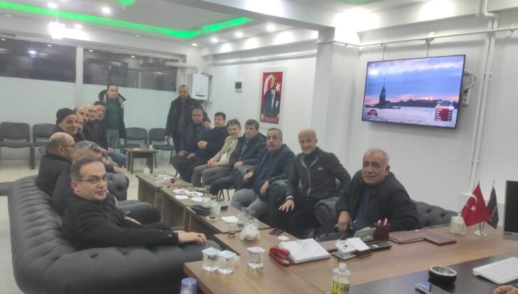 Anahtar Parti Tatvan’da Muhtarlarla Aynı Sofrada: “Yerelin Gücü Muhtarlardır”