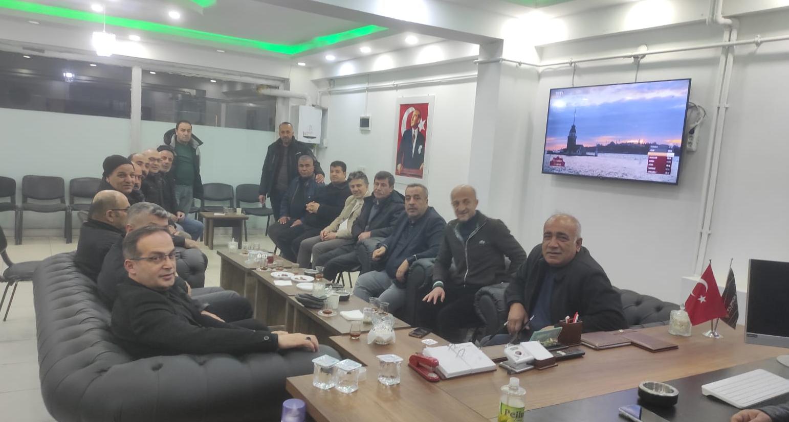 Anahtar Parti Tatvan’da Muhtarlarla Aynı Sofrada: “Yerelin Gücü Muhtarlardır”